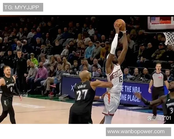 爱德华兹精准传球助攻戈贝尔轻松扣篮破包夹防守