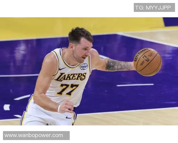 东契奇回应里夫斯质疑称其从未扣篮直言对方只是个喷子 东契奇回应里夫斯质疑称其从未扣篮直言对方只是个喷子