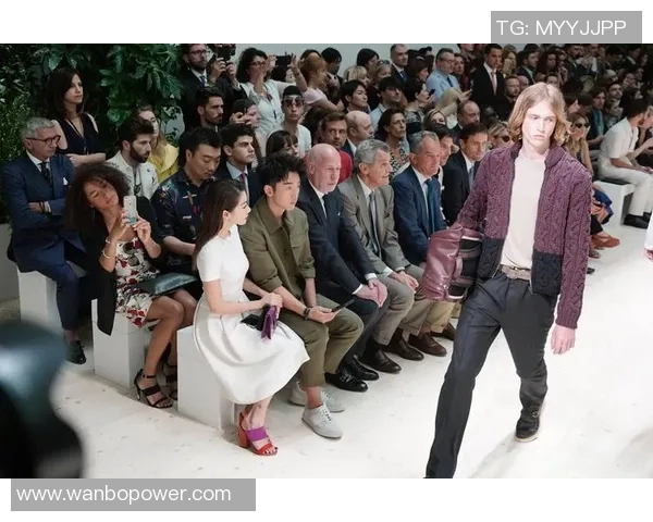 内维斯女友分享巴黎时装周精彩瞬间感受城市每个角落的魔力与魅力 内维斯女友分享巴黎时装周精彩瞬间感受城市每个角落的魔力与魅力